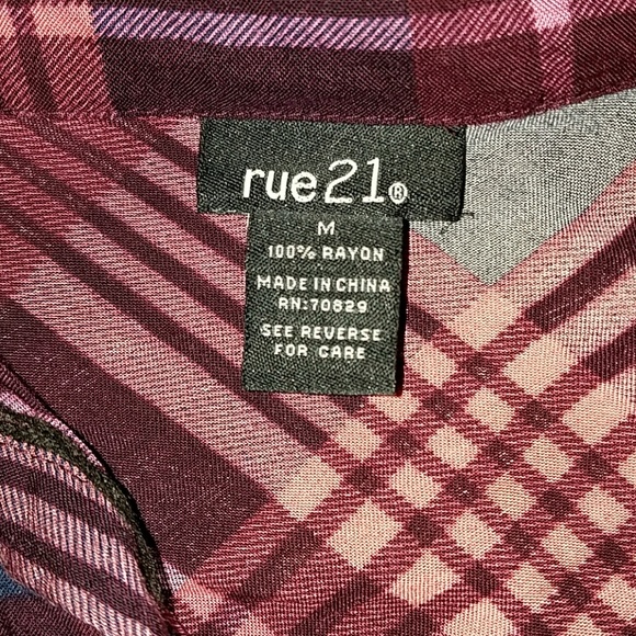 ** SOLD** Hollister and Rue 21 shirts (2) - Picture 3 of 5